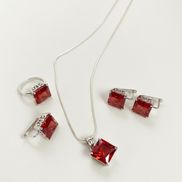 Material: Alloy base with Premium Rhodium Plating